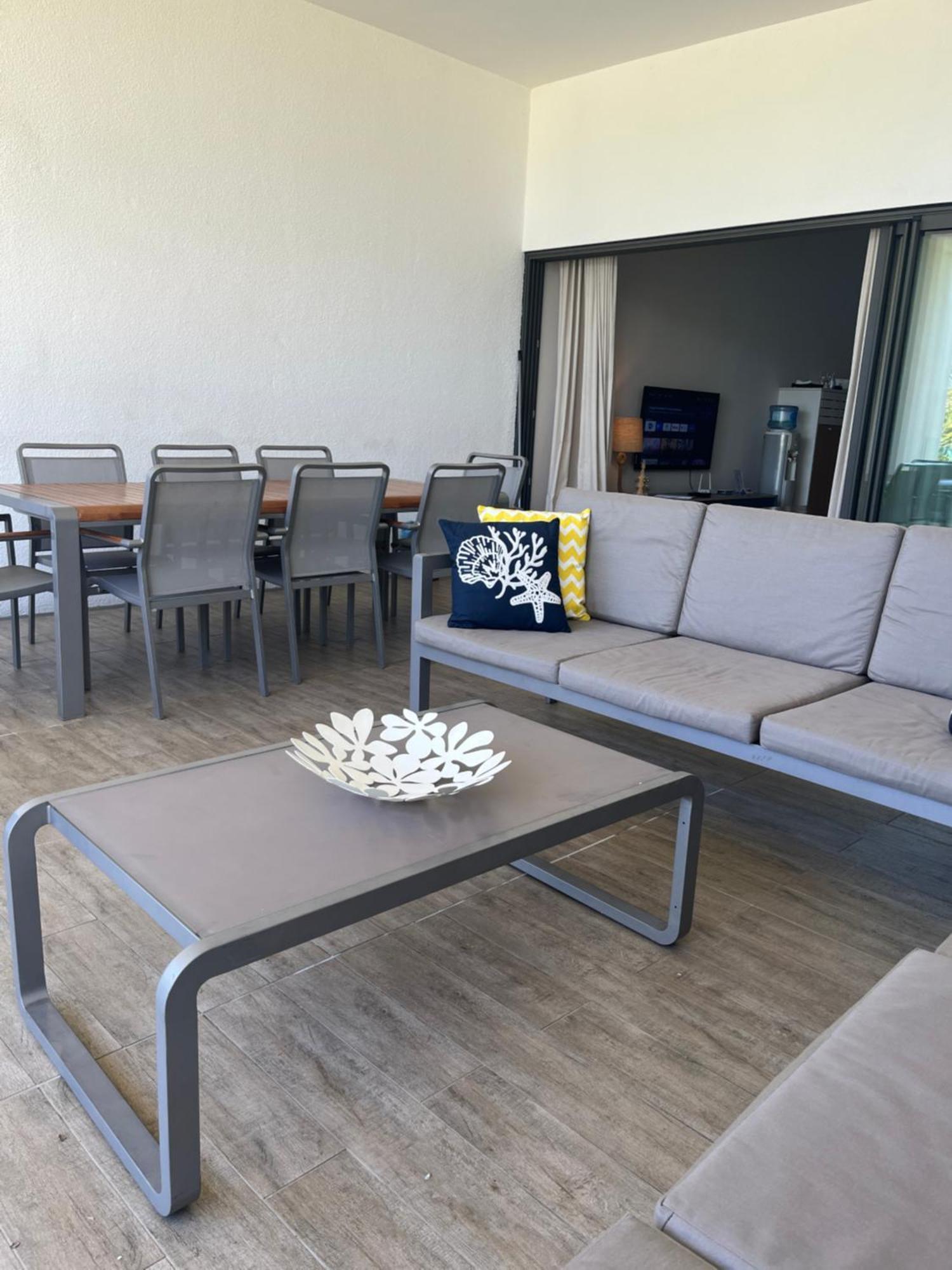 Latitude Sea Front Luxury Appartement *