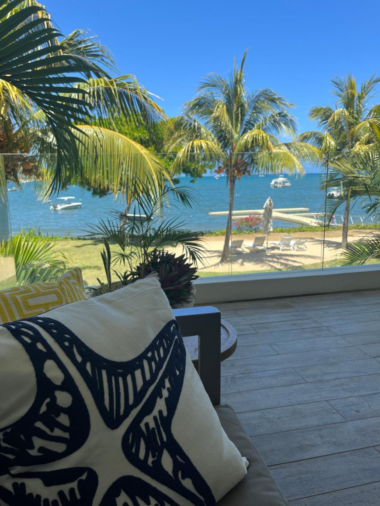 Latitude Sea Front Luxury Rivière Noire